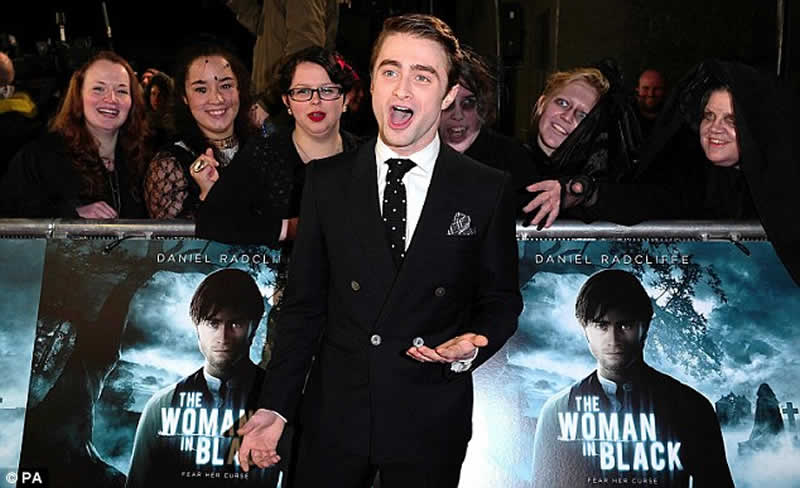 _jGEhNt剉fuE[}ECEubN S̊فvDaniel Radcliffe's The Woman in Black