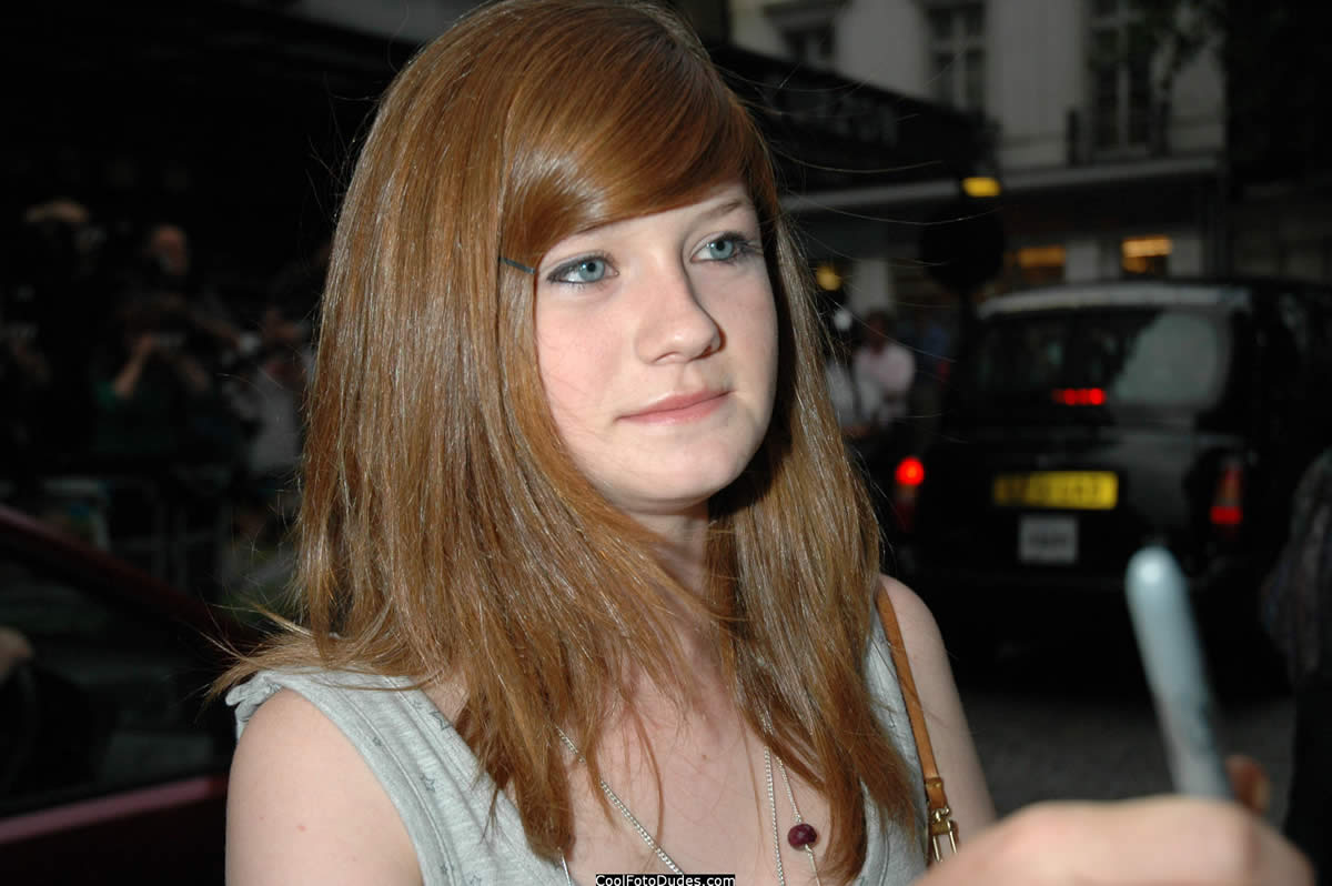 {j[Cg[Bonnie Wright]