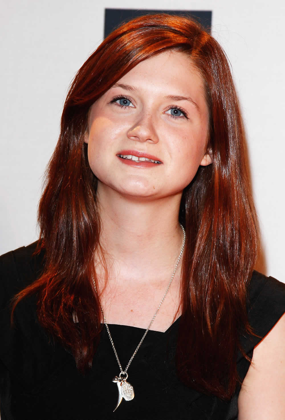 {j[Cg,Bonnie Wright