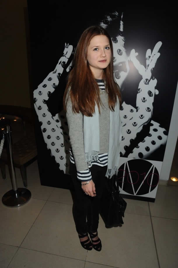 {j[Cg,Bonnie Wright